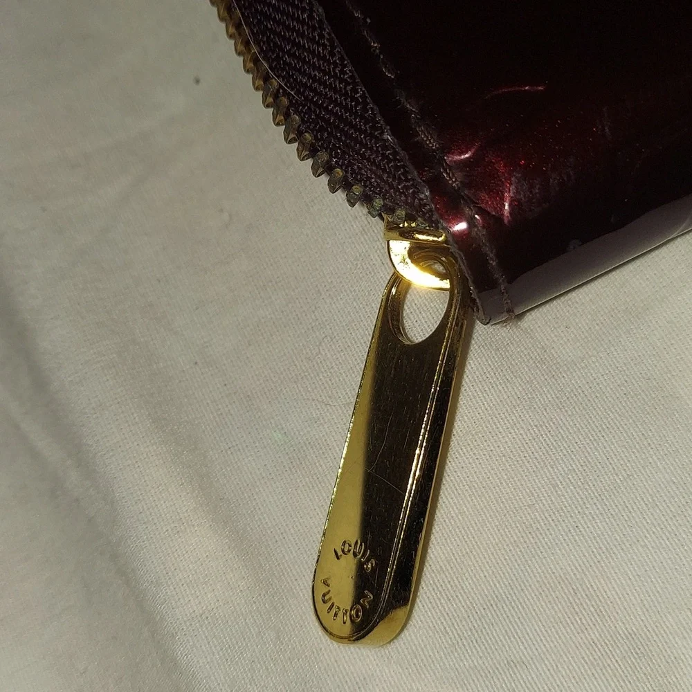 Authentic Louis Vuitton Amarante Vernis Zippy Wallet Organizer